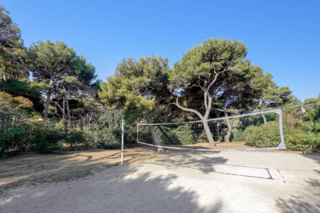 Appartement En Residence Privee, Face A La Mer Avec Acces Direct Plage 耶尔 外观 照片