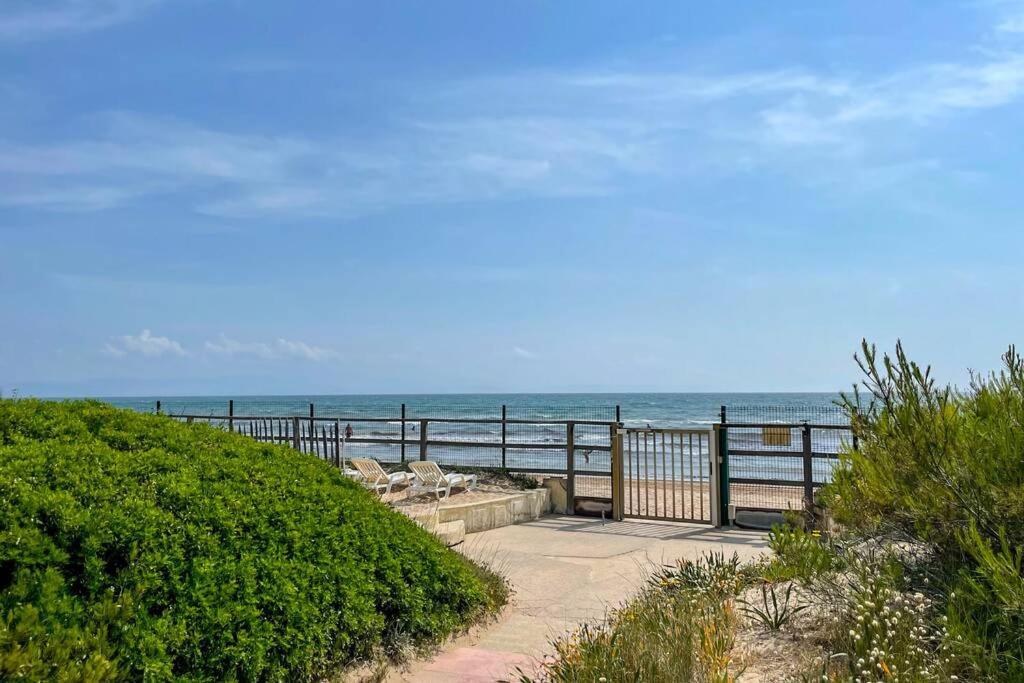 Appartement En Residence Privee, Face A La Mer Avec Acces Direct Plage 耶尔 外观 照片